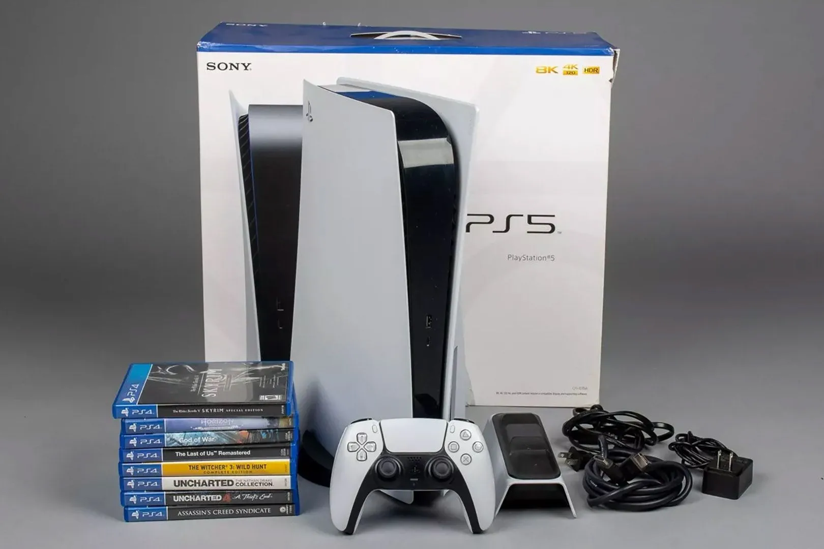 Máy chơi game PlayStation 5 và các tựa game phổ biến, minh họa cho nhu cầu giải trí cao của game thủ