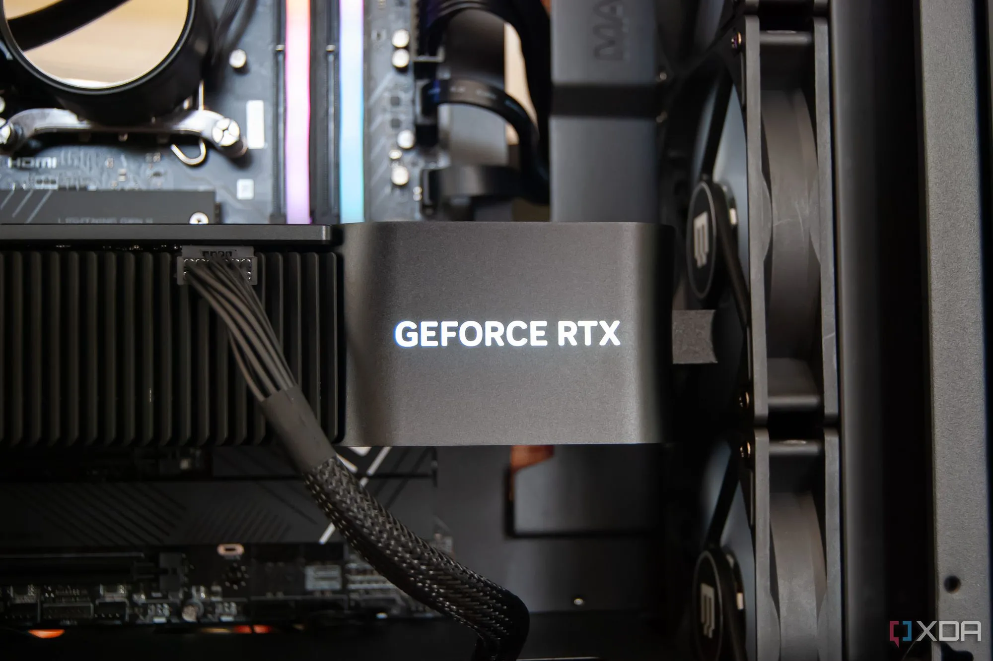 Máy tính PC lắp sẵn Maingear MG-1 với card đồ họa RTX 4080 Super, giải pháp cho việc tìm kiếm GPU Nvidia thế hệ mới bị khan hàng
