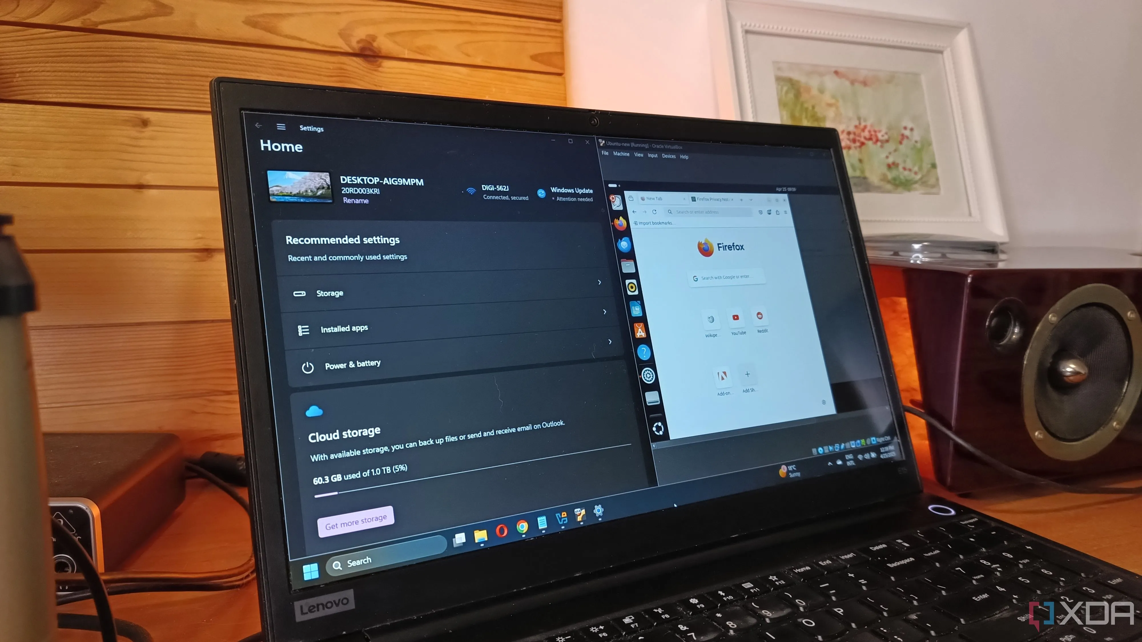 Máy tính xách tay chạy Windows 11 và Ubuntu trên máy ảo, thể hiện sự linh hoạt của hệ điều hành Linux trong môi trường Windows.