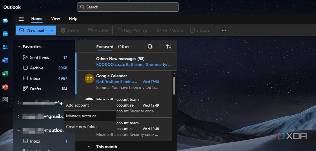 Menu Quản lý tài khoản trong ứng dụng Outlook Windows