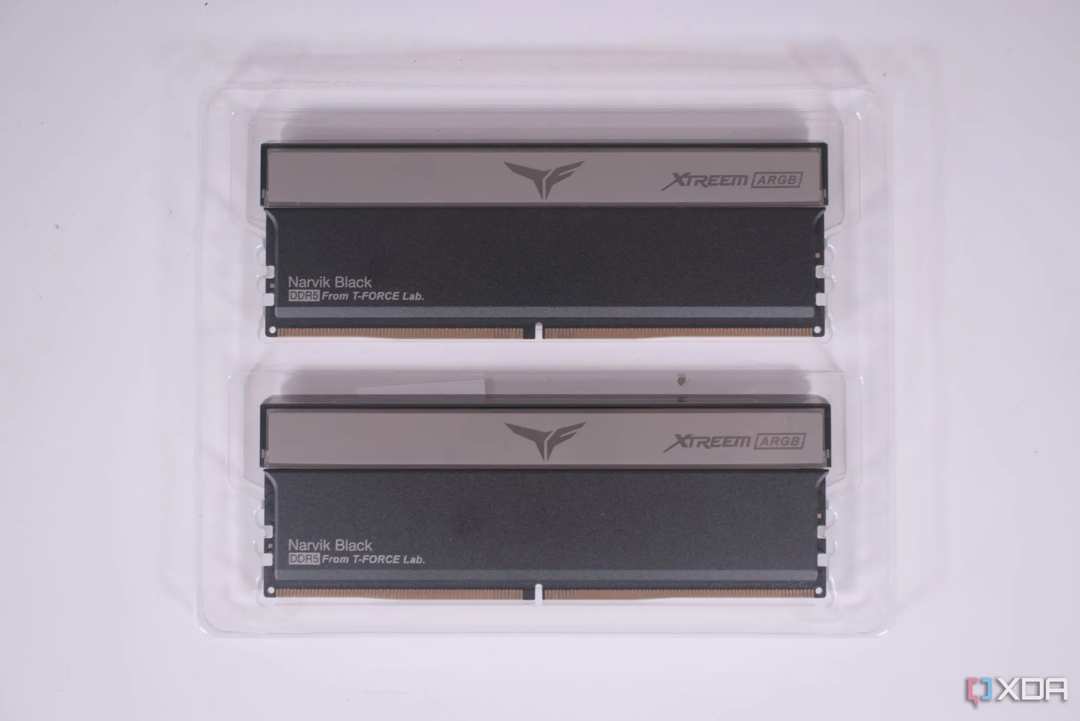 Mở hộp bộ nhớ TeamGroup T-FORCE XTREE ARGB DDR5