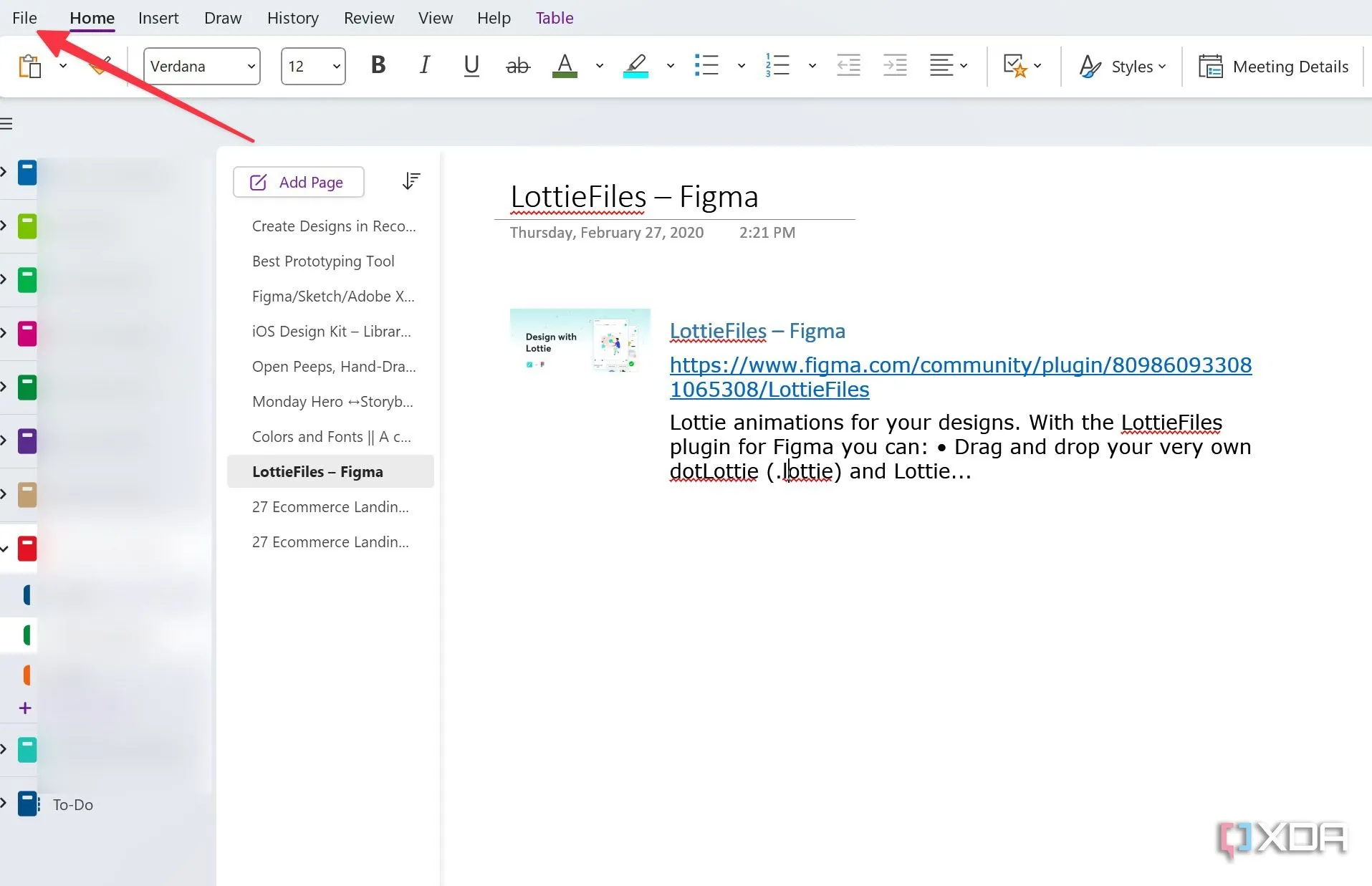 Mở menu File trong OneNote để truy cập cài đặt giao diện