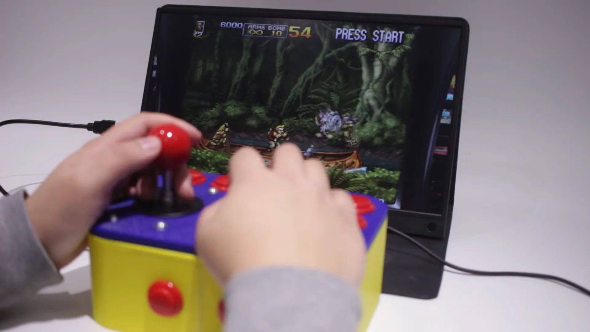 Một dàn máy arcade console Raspberry Pi tự chế, tái hiện trải nghiệm game thùng cổ điển.