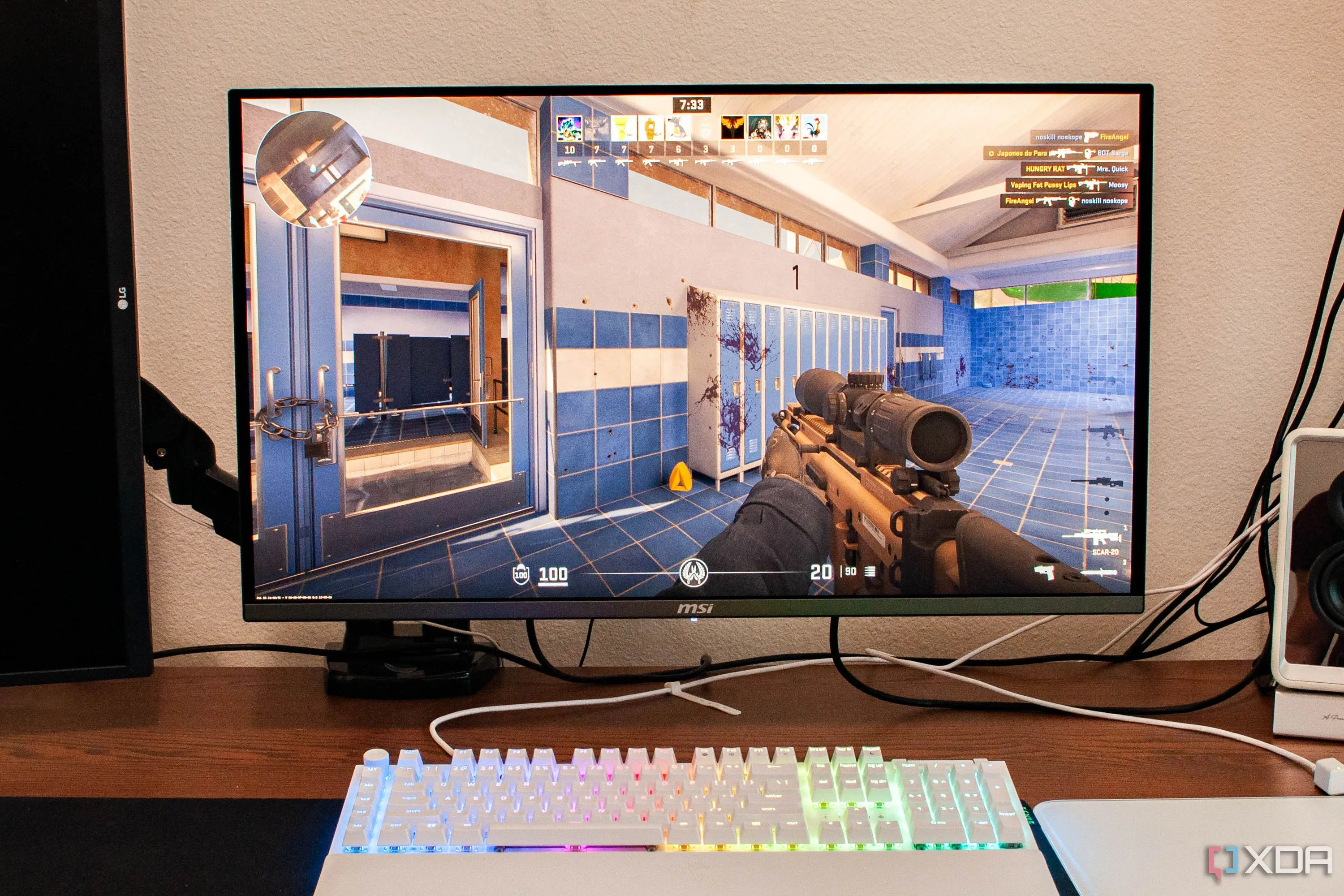 Một game thủ đang chơi CS2 trên PC