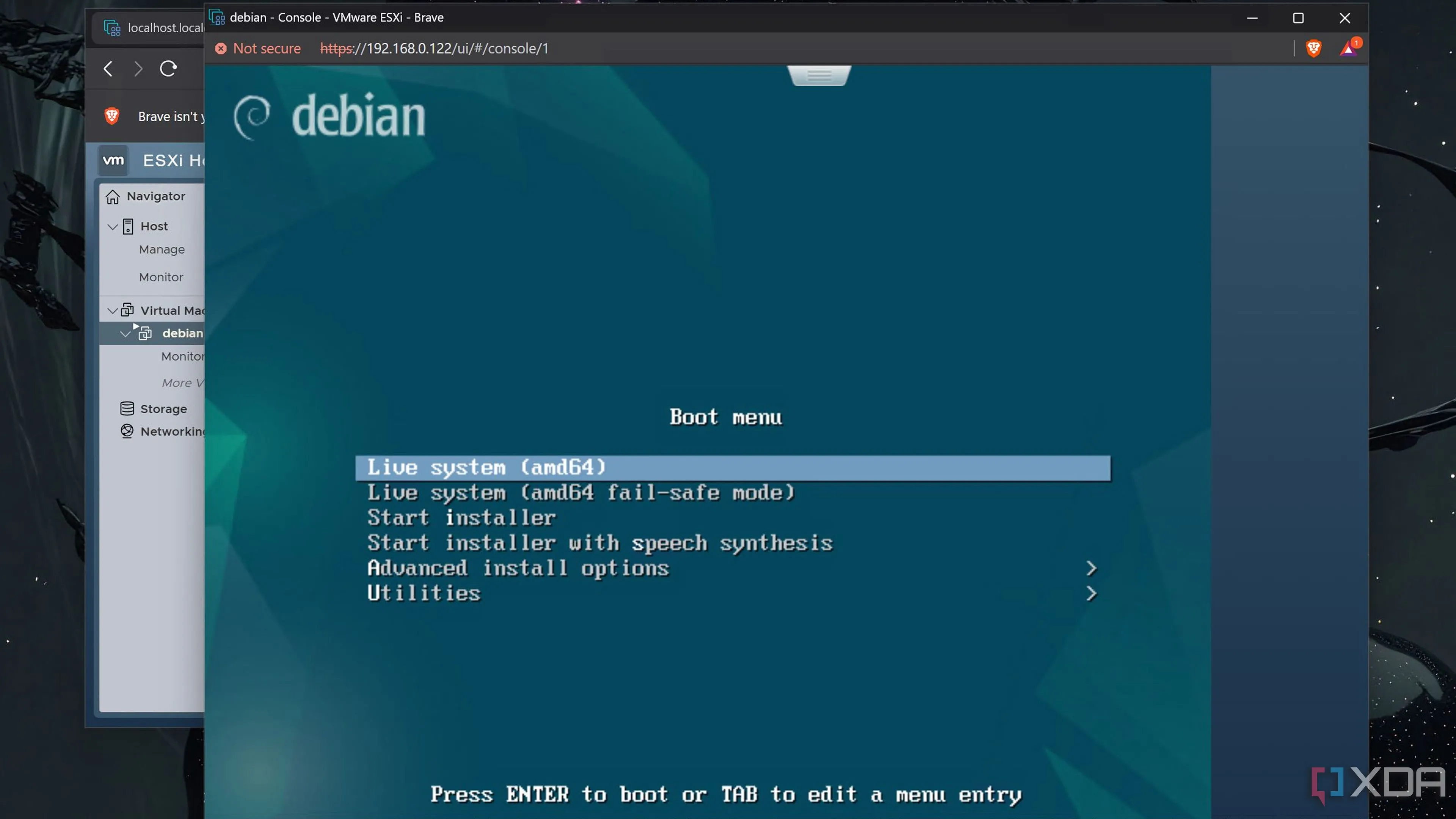 Một máy ảo Debian đang hoạt động bên trong VMware ESXi được ảo hóa trên Proxmox