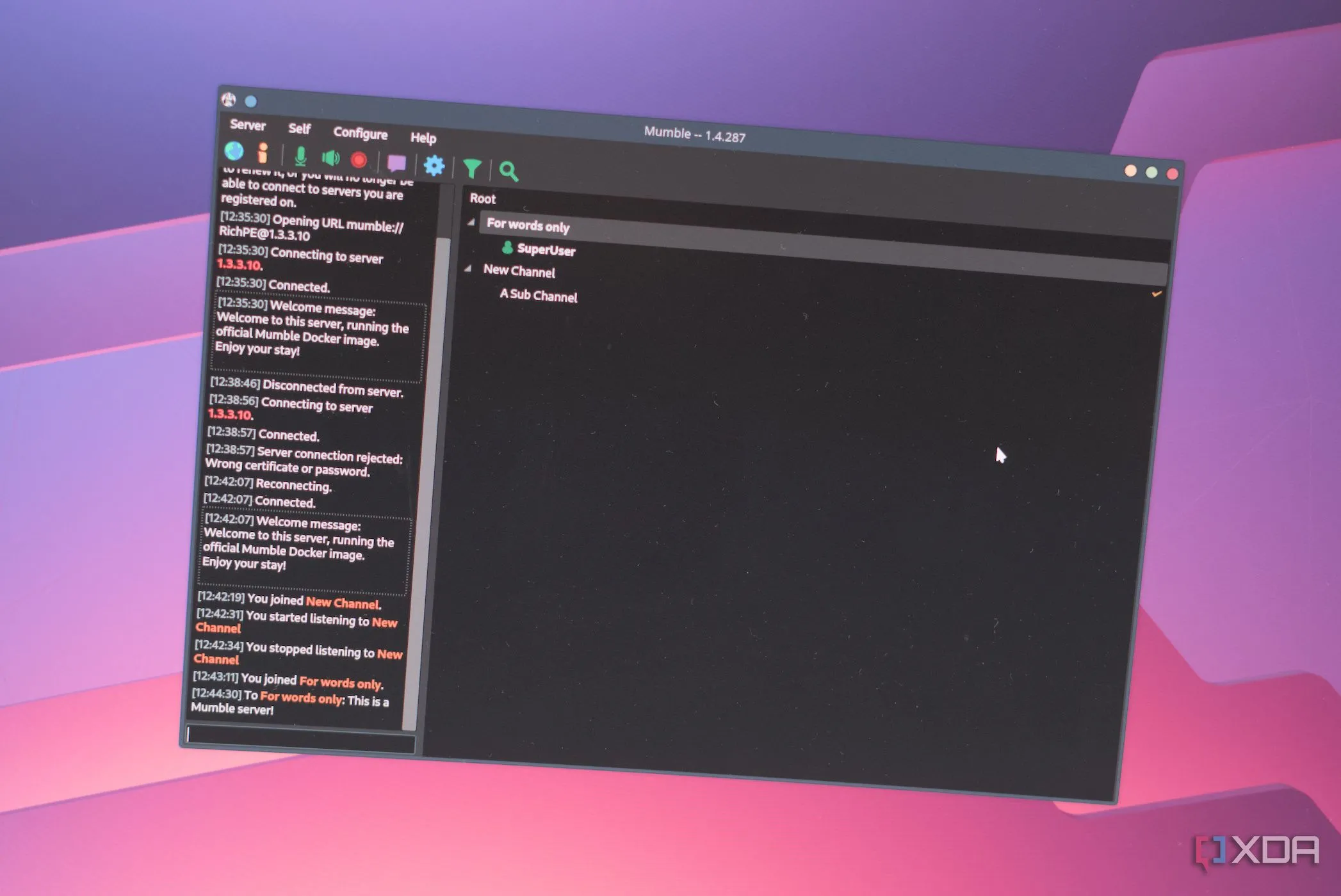 Mumble chạy trên Fedora, ví dụ về ứng dụng tự lưu trữ thay thế cho các dịch vụ đám mây