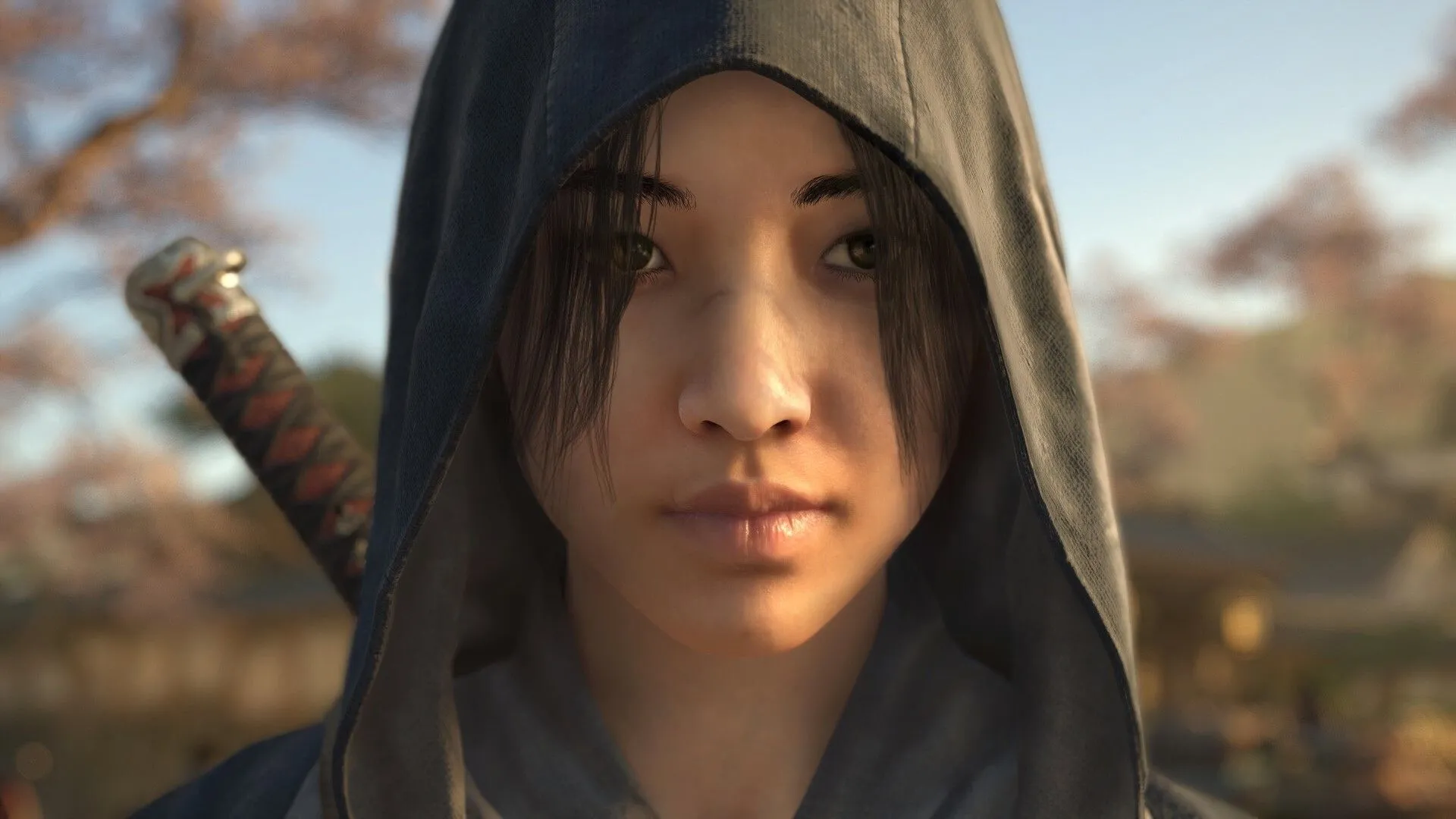 Naoe ẩn mình trong bóng tối, sẵn sàng ám sát kẻ thù trong Assassin's Creed Shadows, minh họa gameplay lén lút.