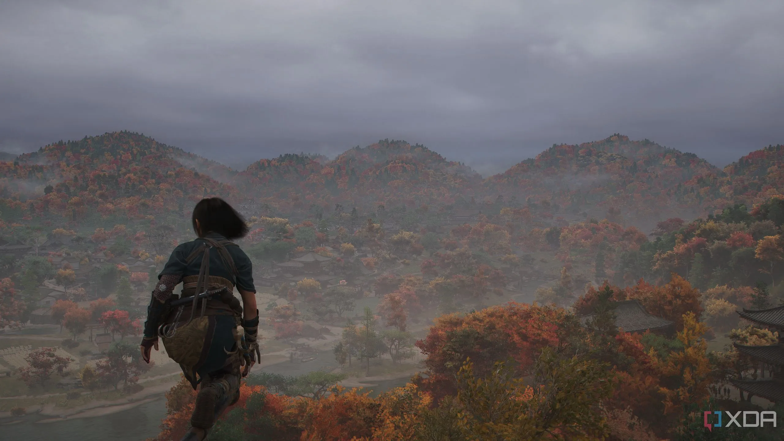 Naoe tạo dáng trong chế độ Photo Mode của Assassin's Creed Shadows, với phong cảnh Nhật Bản thời phong kiến