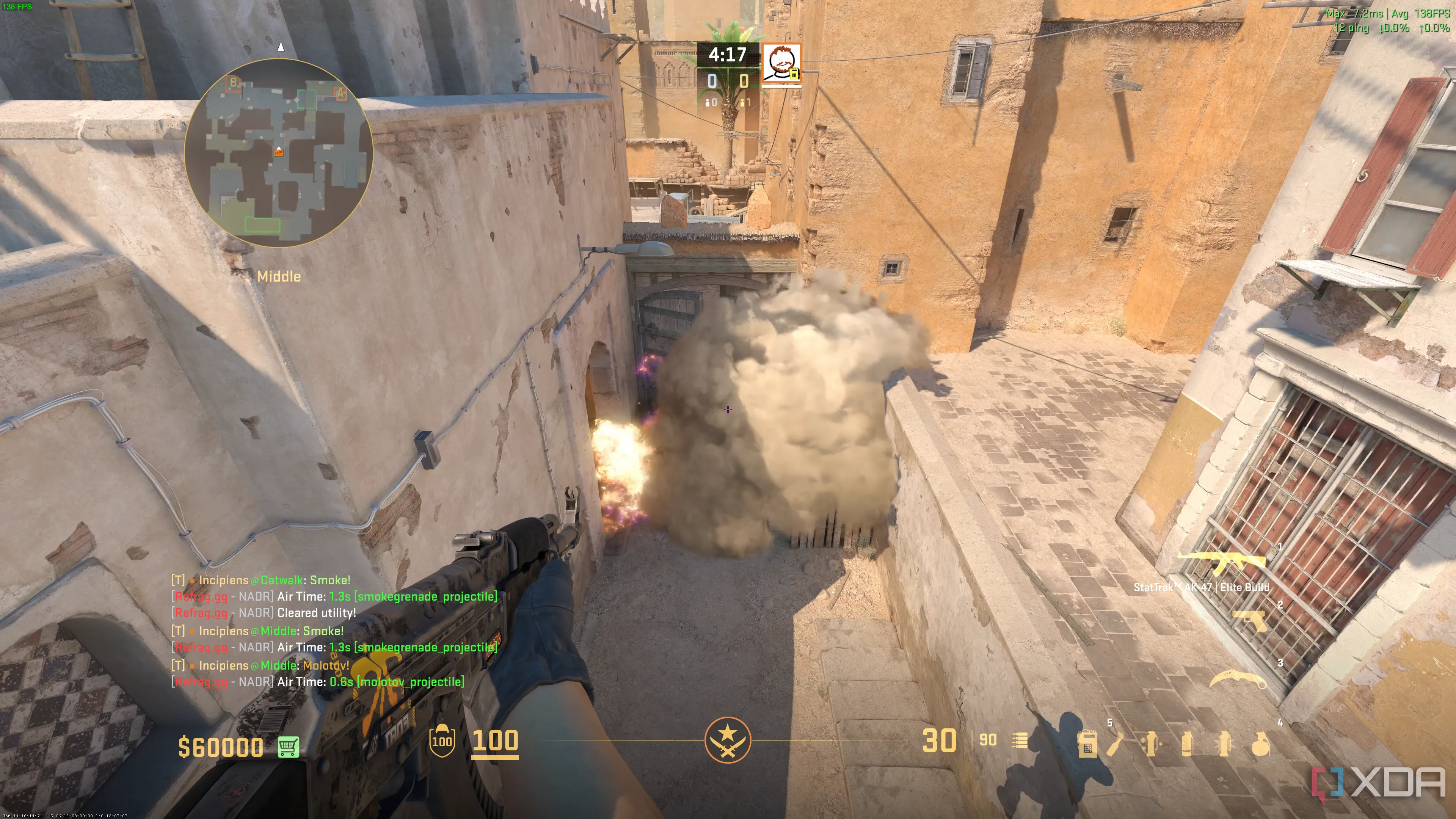 Nhân vật người chơi nhìn về phía quả bom khói (smoke grenade) đang phát nổ trong Counter-Strike 2, thể hiện sự phức tạp của vật phẩm hỗ trợ