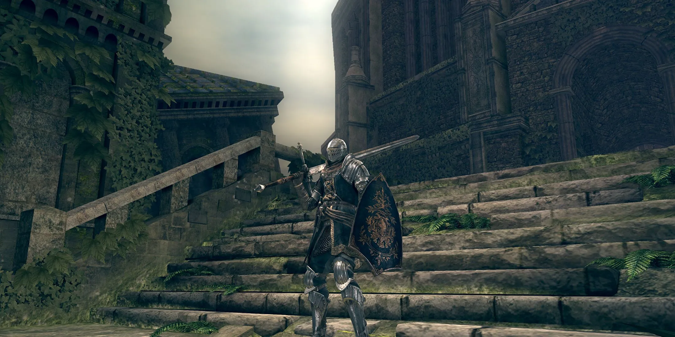 Nhân vật trong Dark Souls đứng trên cầu thang trong một khung cảnh tối tăm, thể hiện thế giới game
