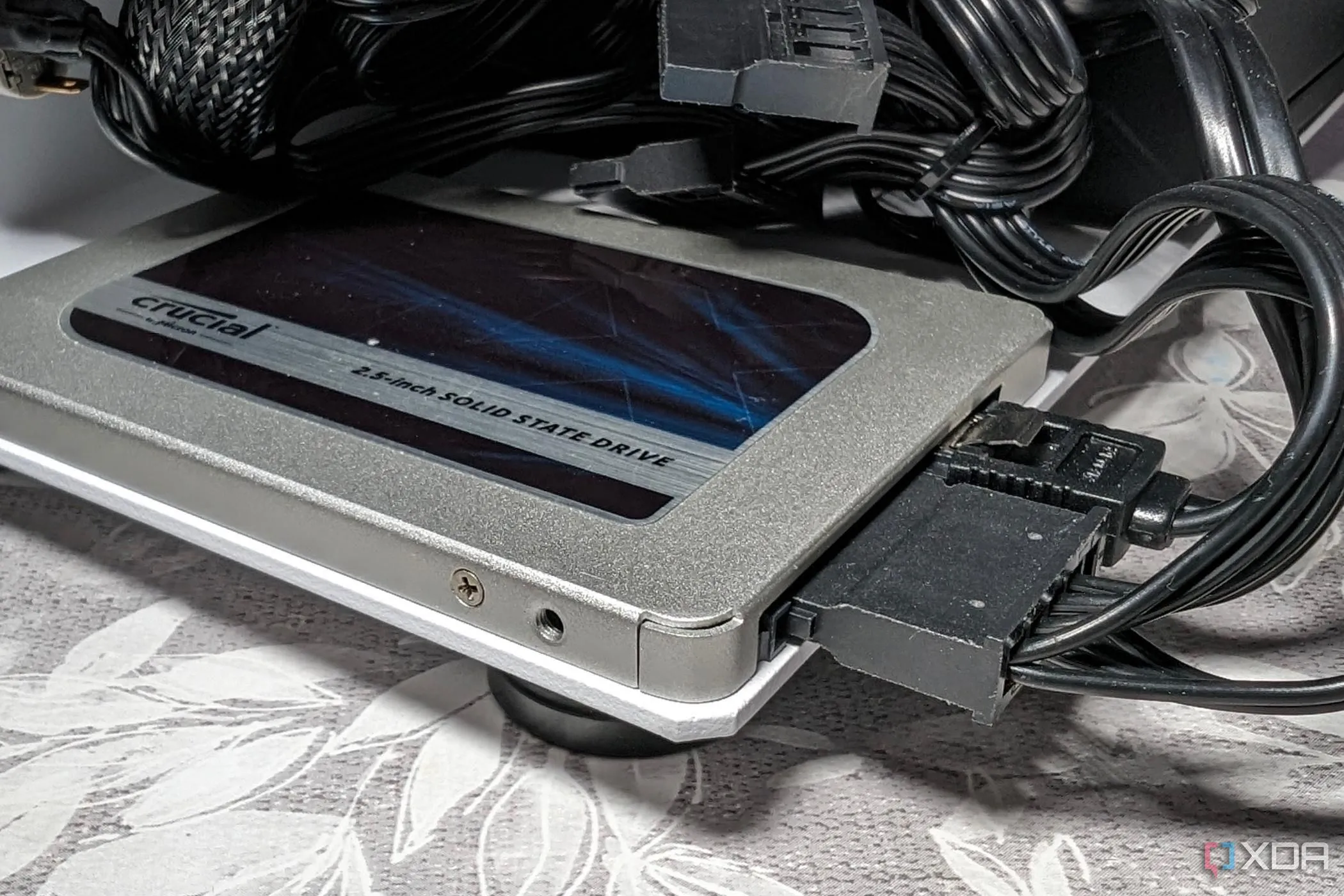 Ổ cứng SSD Crucial BX500 chuẩn SATA phổ biến trên máy tính
