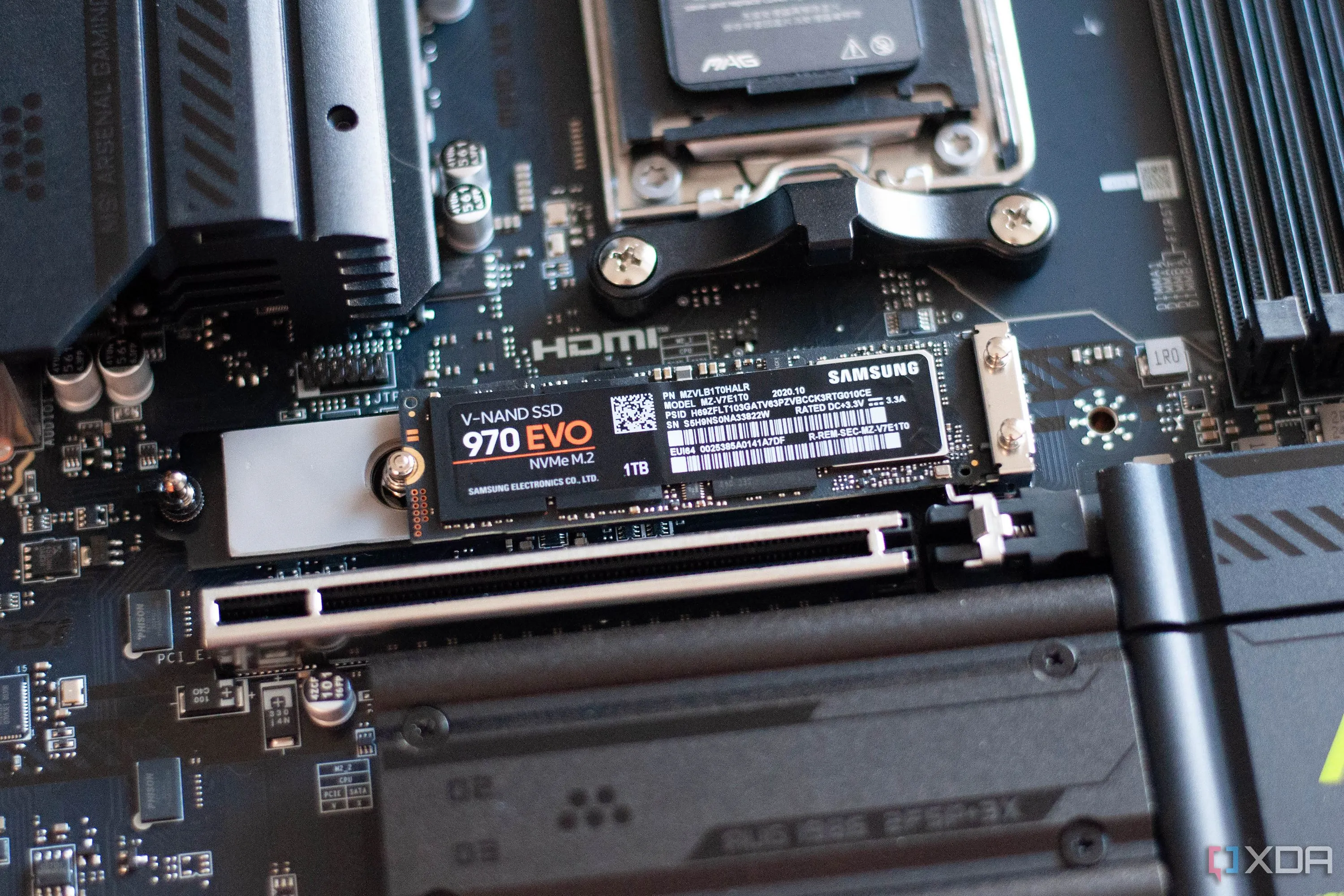 Ổ cứng SSD M.2 gắn trên bo mạch chủ MSI MAG X870E