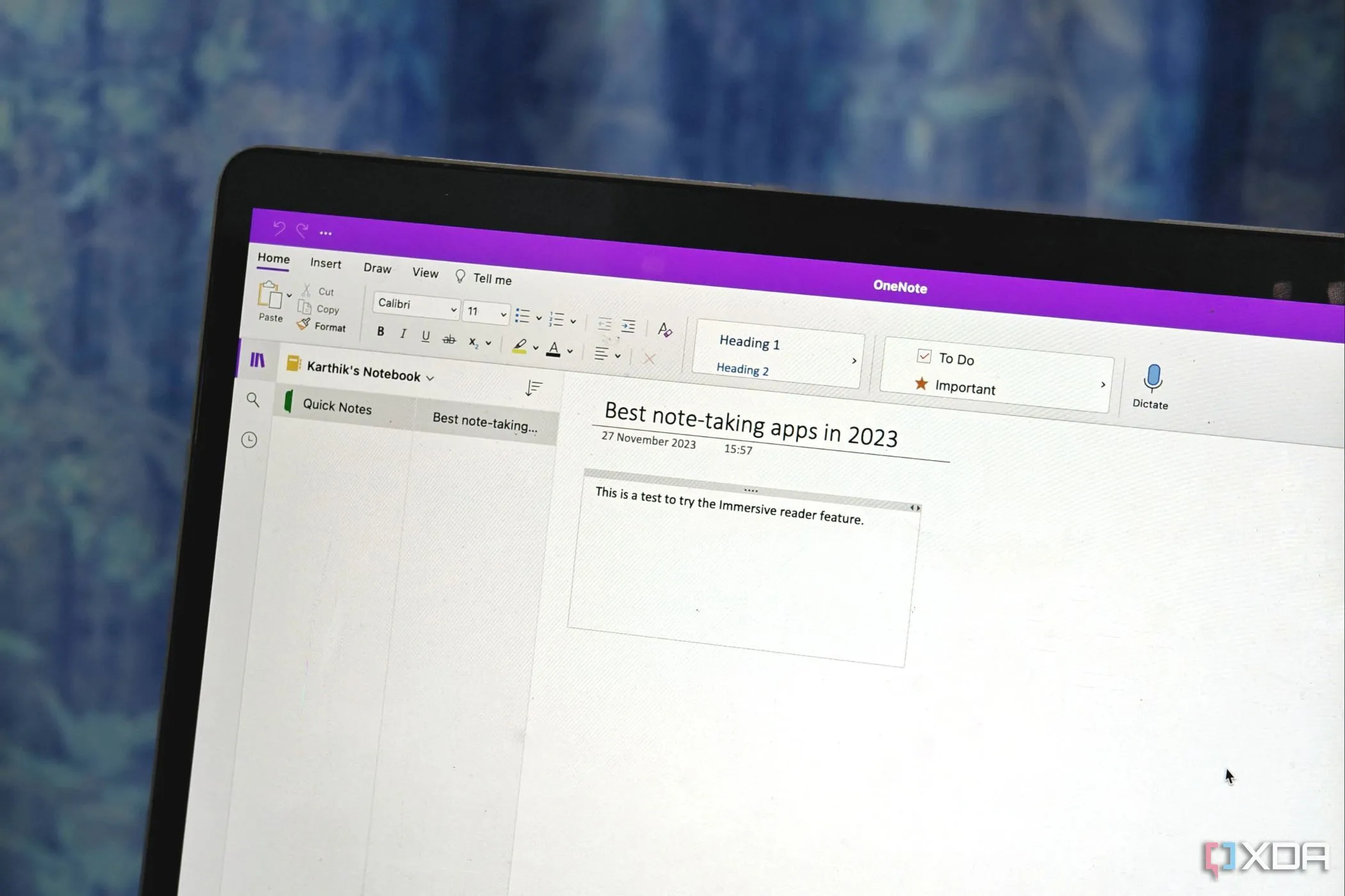 OneNote đang mở trên MacBook, minh họa ứng dụng ghi chú đa nền tảng