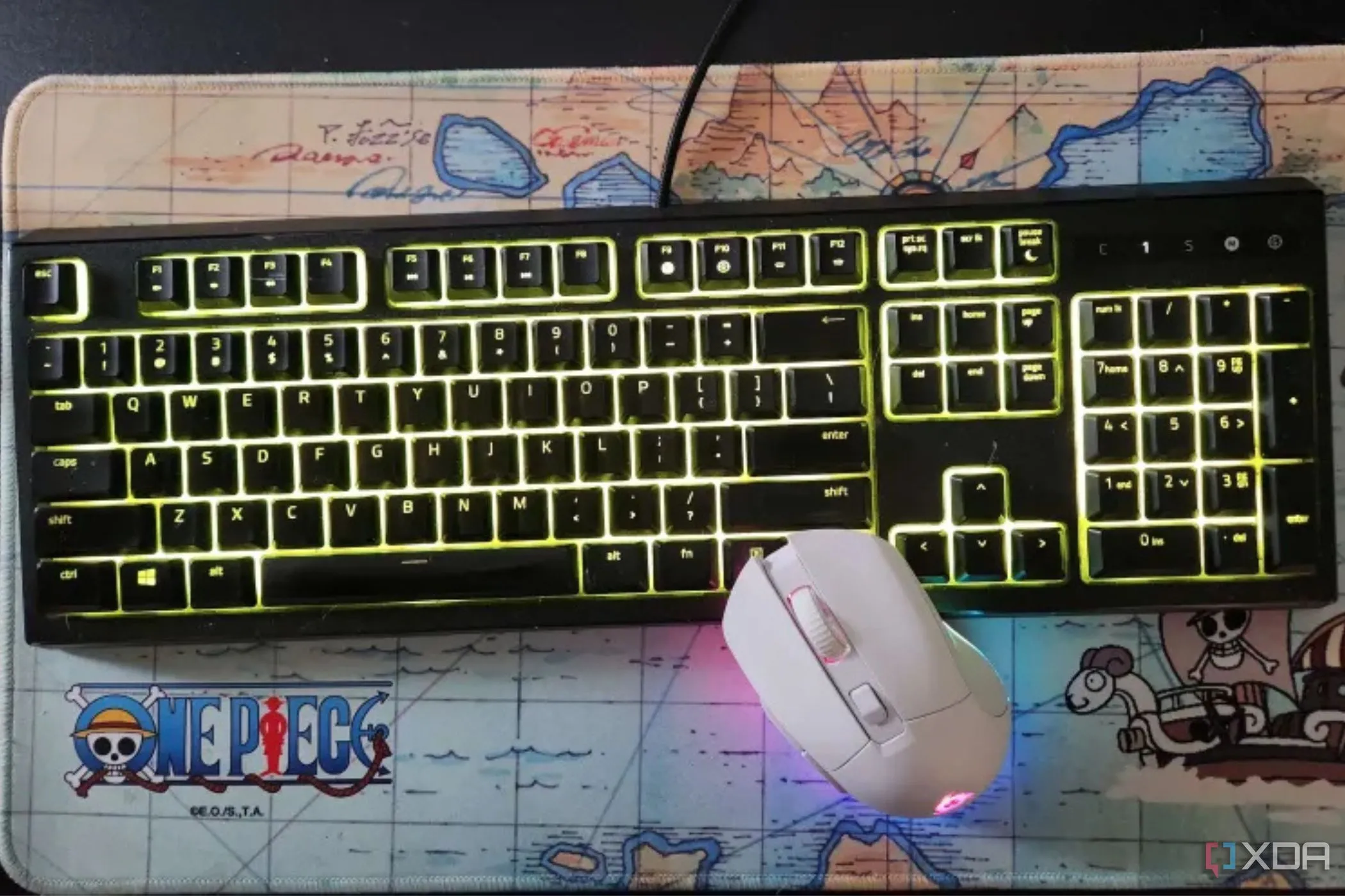 Phụ kiện bàn phím và chuột hỗ trợ cài đặt EmuDeck trên Steam Deck
