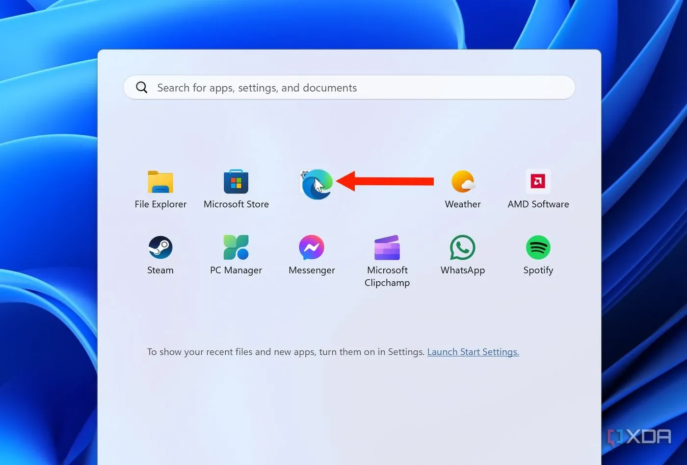 Quy trình tạo thư mục mới trong mục Pinned của Start Menu Windows bằng cách kéo và thả hai biểu tượng ứng dụng chồng lên nhau.