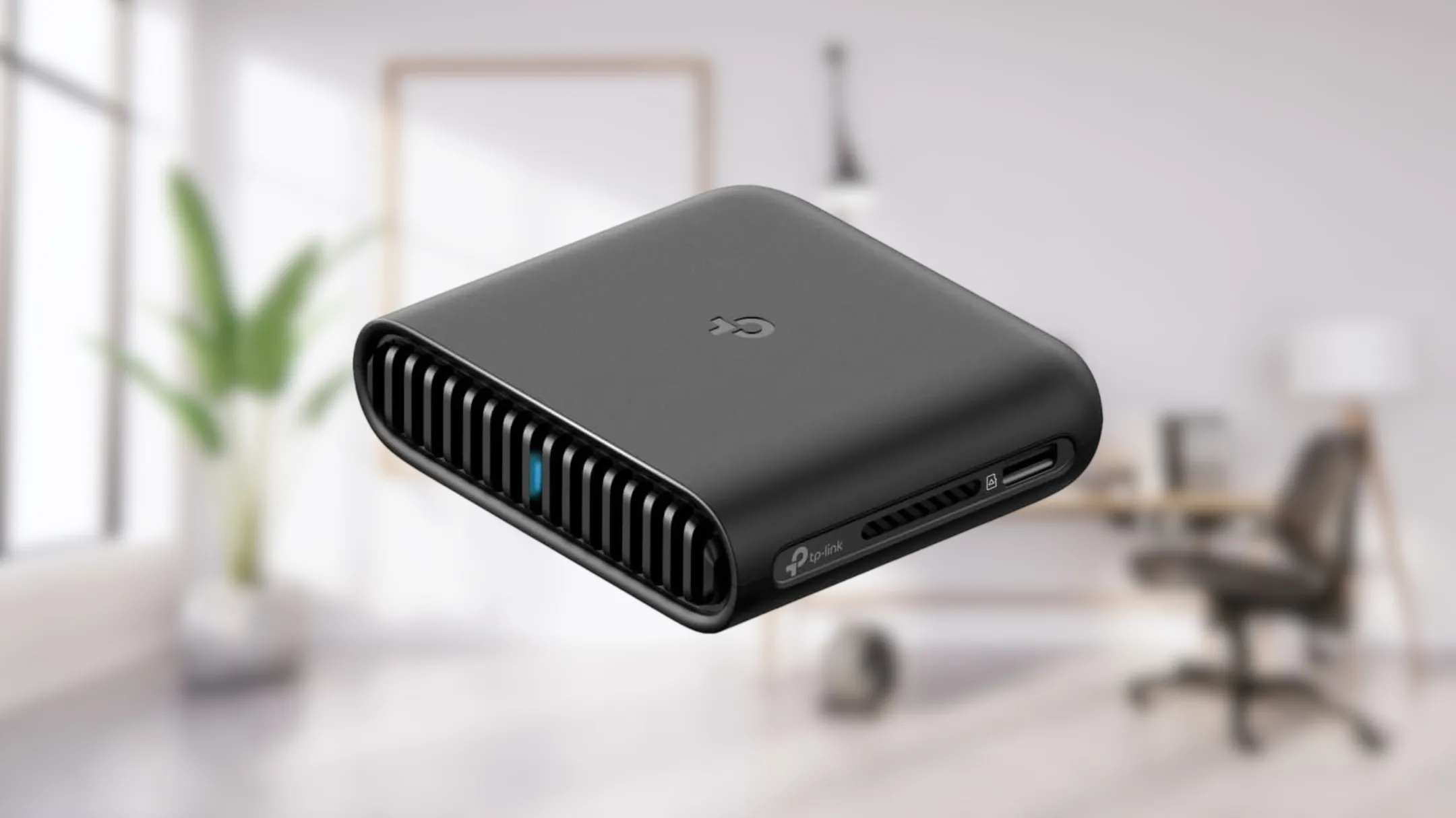 Router du lịch TP-Link TL-WR3002X hiển thị rõ các cổng kết nối Ethernet, USB-C và USB-A