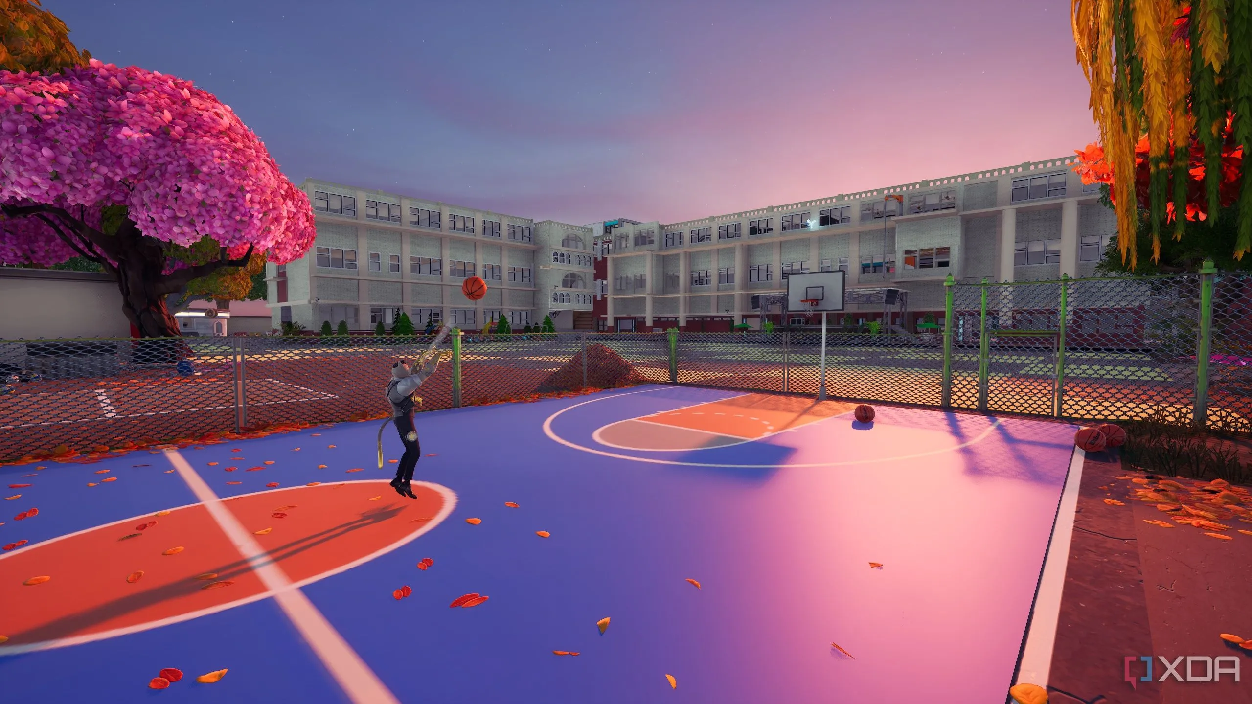 Sân bóng rổ được tái tạo chi tiết trong bản đồ trường học tùy chỉnh của Fortnite, thể hiện sự tỉ mỉ trong thiết kế.