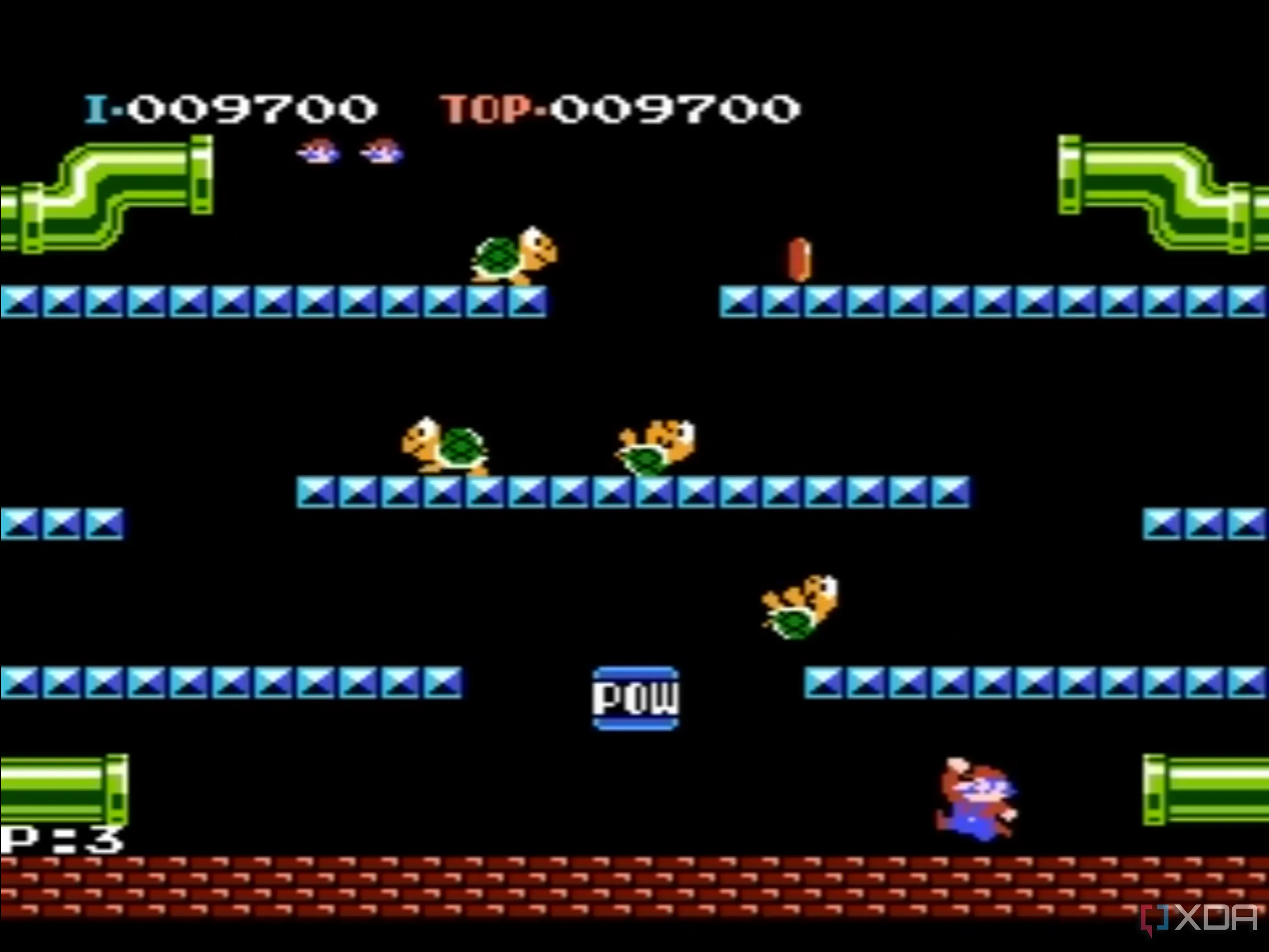 Screenshot của Mario Bros Classic Series trên NES với Mario và Luigi chiến đấu trong một đấu trường