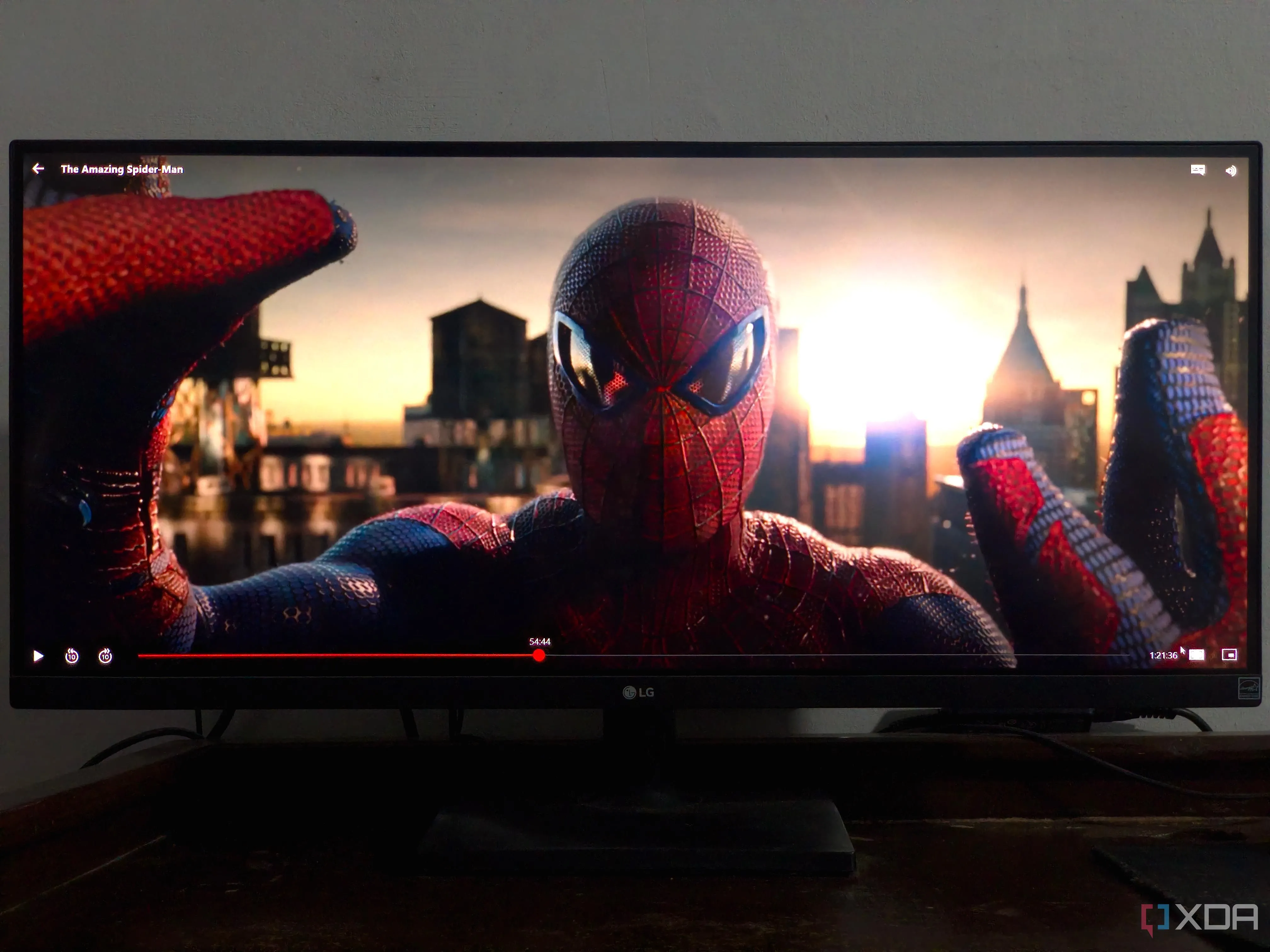 Thanh đen khi xem phim Netflix tỷ lệ 16:9 trên màn hình ultrawide