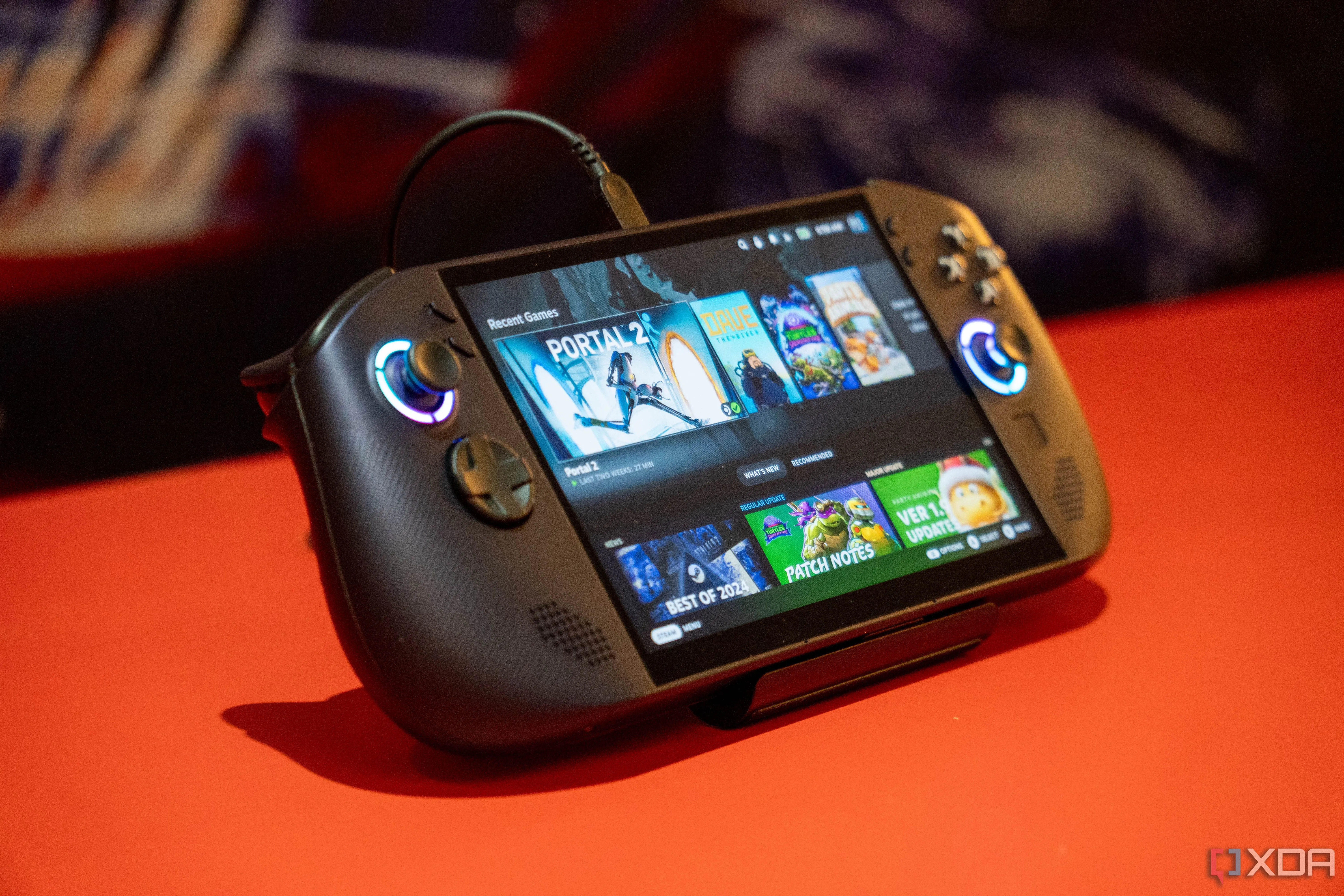 Thiết bị chơi game cầm tay Lenovo Legion Go S chạy hệ điều hành SteamOS