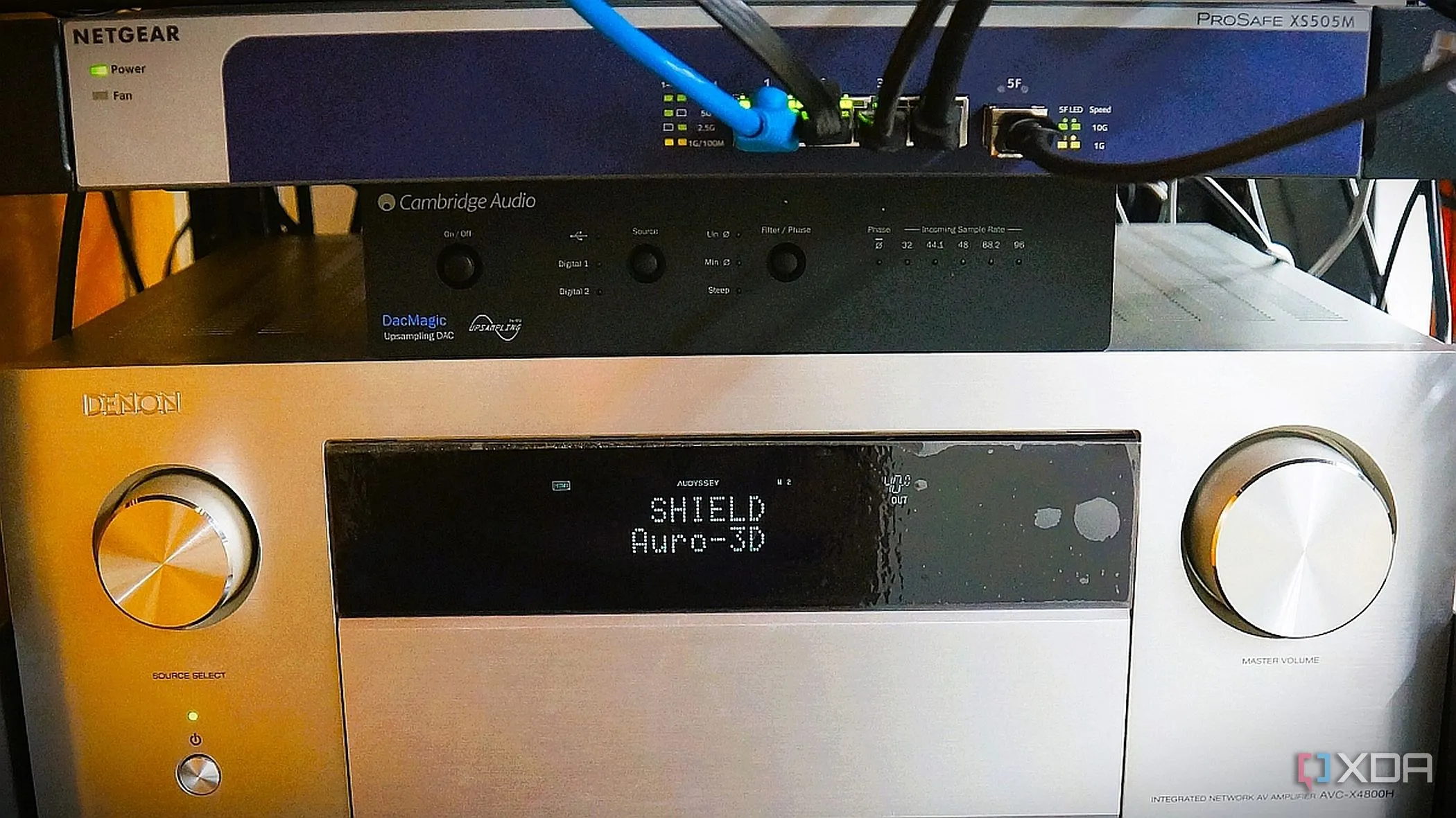 Thiết bị chuyển mạch mạng (switch) 10GbE hiện đại tăng cường cổng kết nối cho home lab