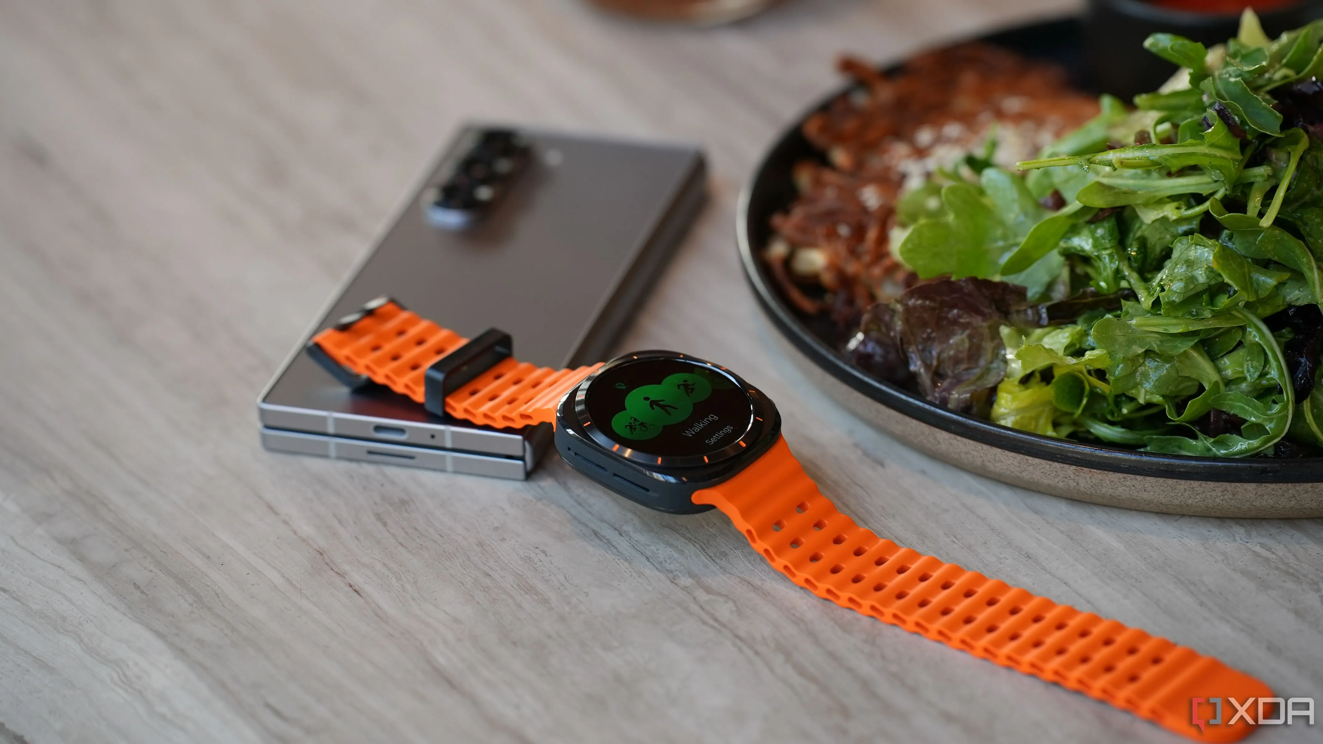 Thiết bị di động như Galaxy Z Fold 6 và Galaxy Watch Ultra có thể dùng ứng dụng 2FA cho bảo mật linh hoạt