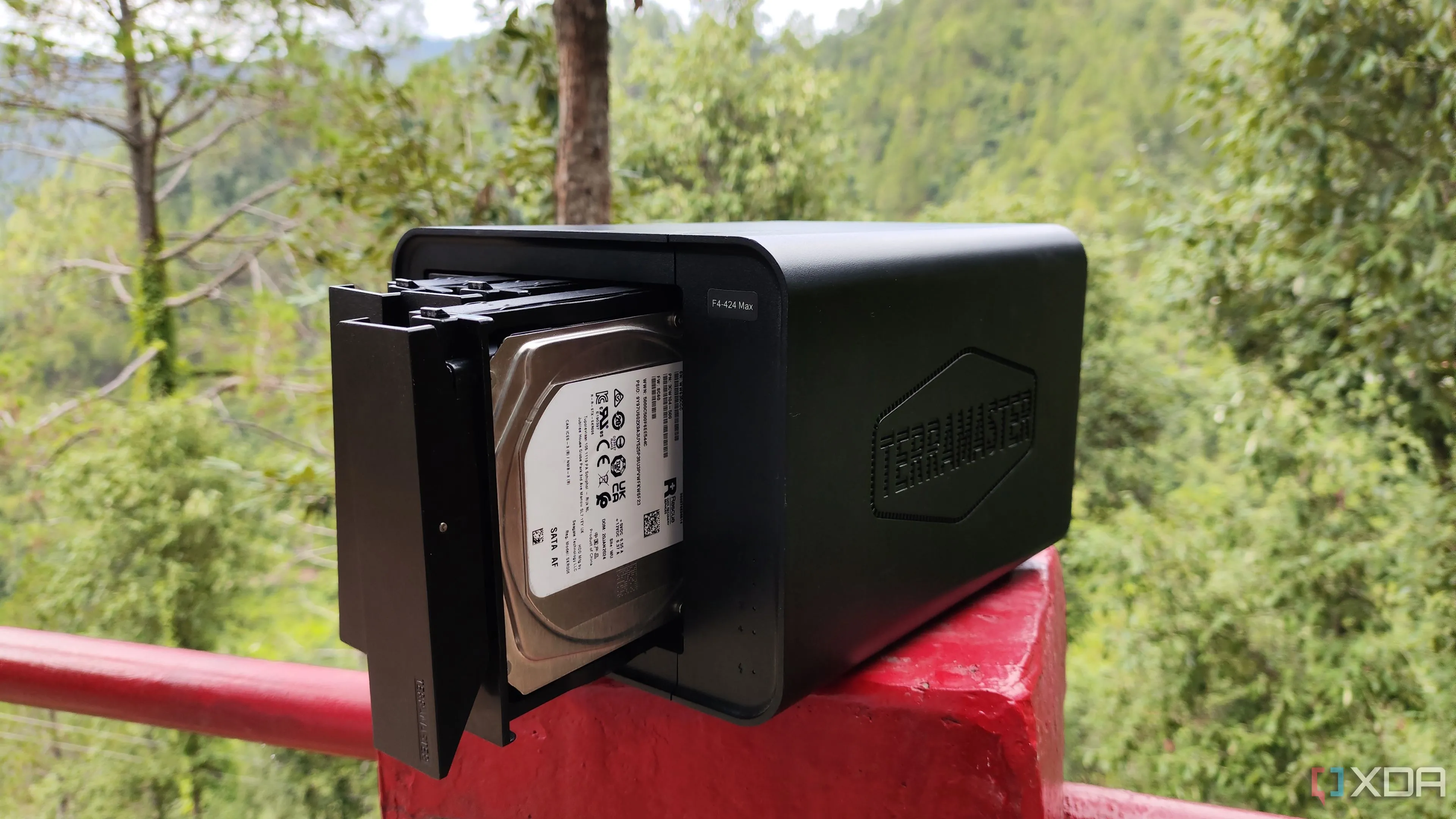 Thiết bị NAS TerraMaster F4-424 Max