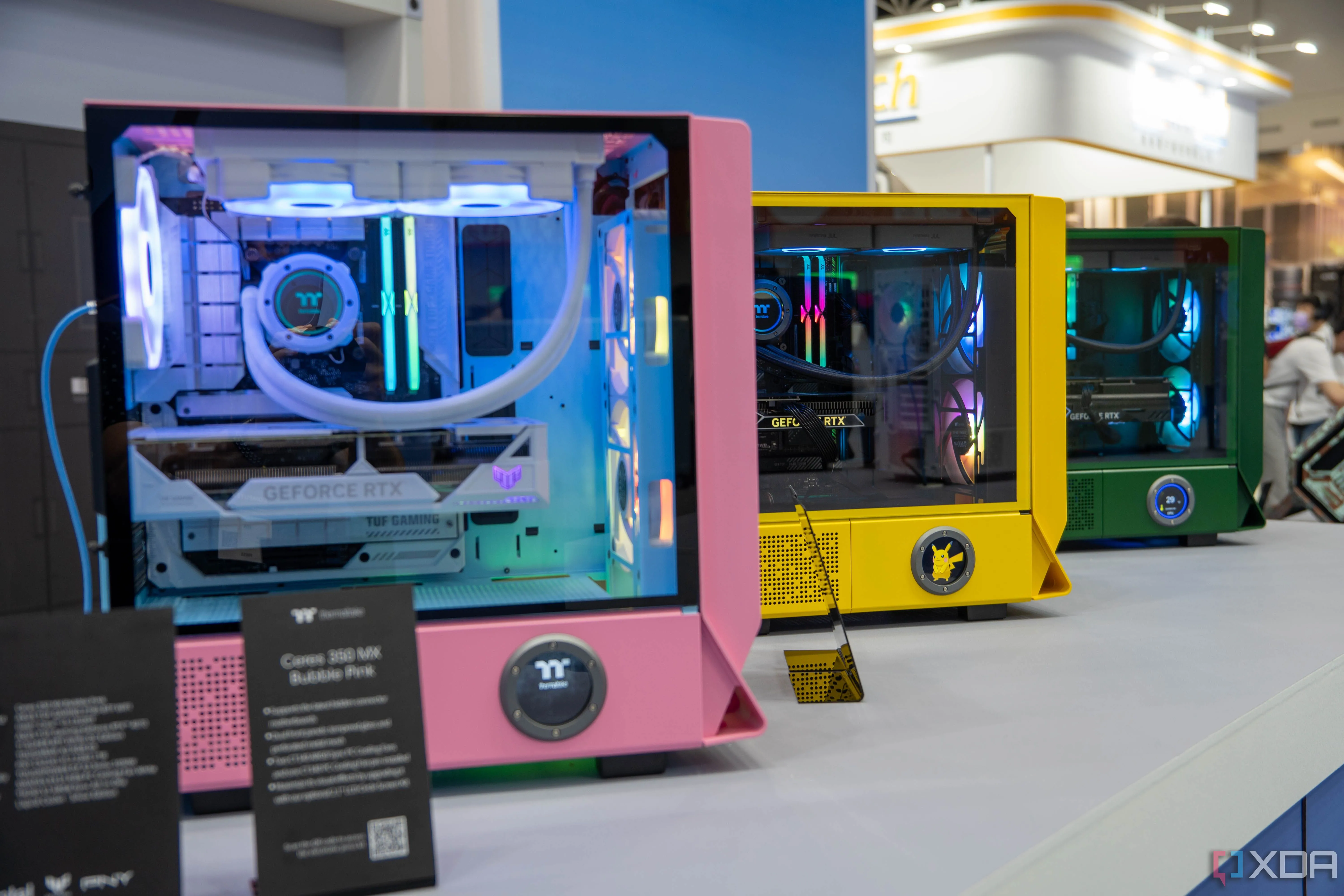 Thiết kế case PC Thermaltake với mặt kính cường lực, thể hiện xu hướng hiện đại thay thế tấm acrylic