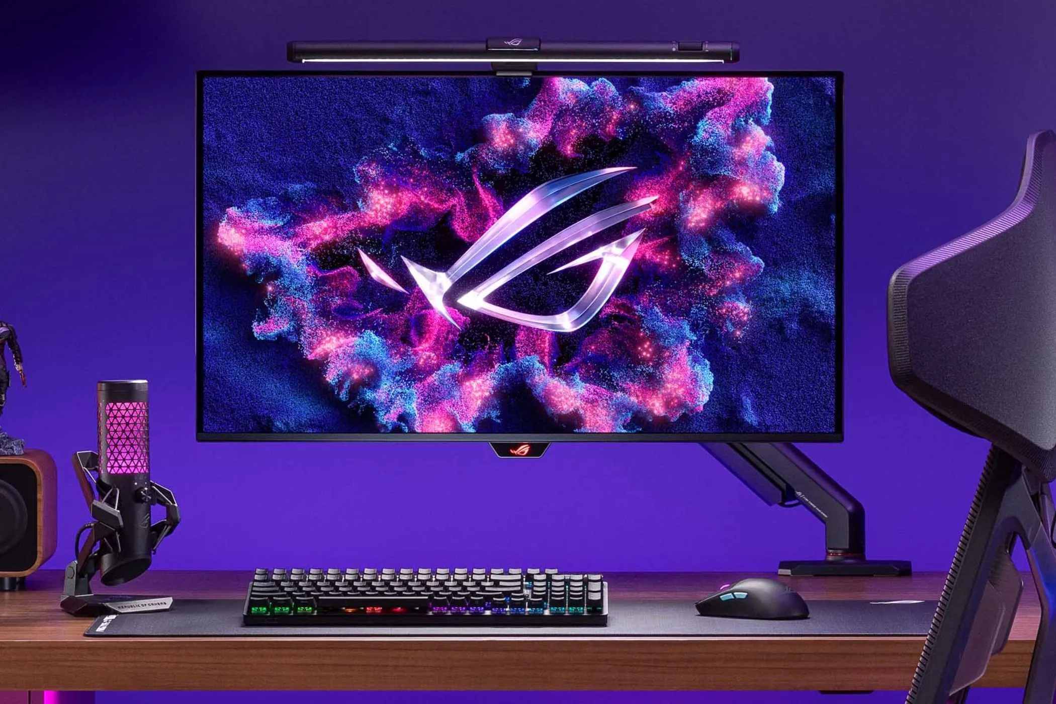 Thiết kế sang trọng của màn hình ASUS ROG Swift PG32UCDM với chân đế công thái học