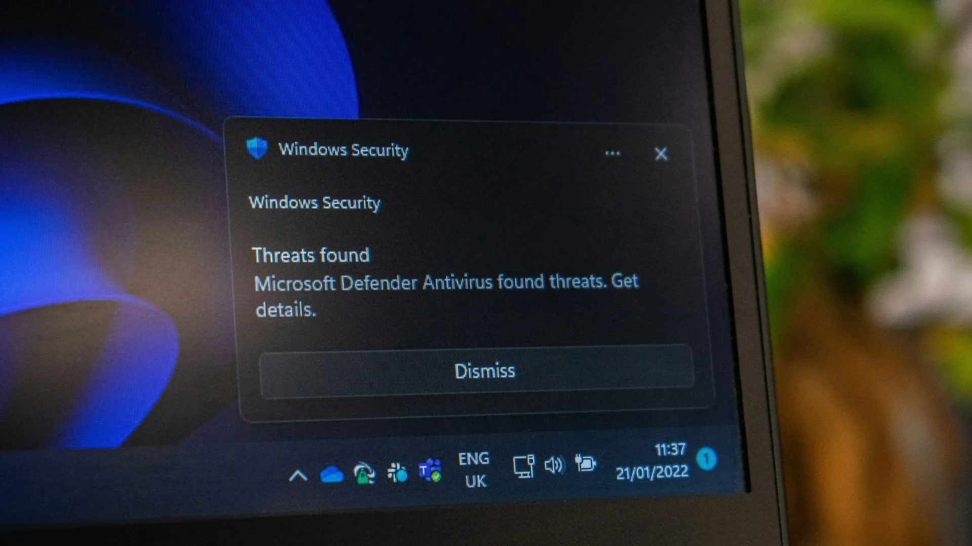 Thông báo bảo mật Windows hiển thị Microsoft Defender Antivirus phát hiện và chặn các mối đe dọa, minh họa vai trò của phần mềm diệt virus tích hợp