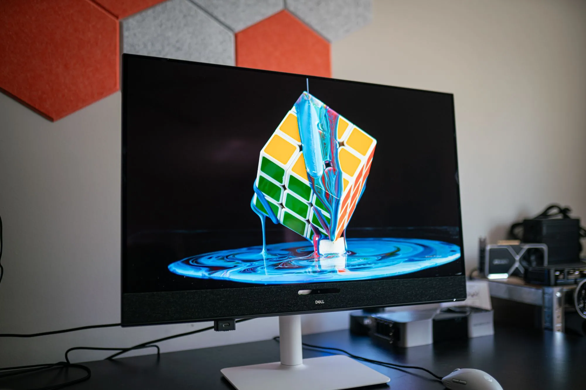 Trải nghiệm chơi game mượt mà trên màn hình Dell 32 Plus QD-OLED với tần số quét 120Hz