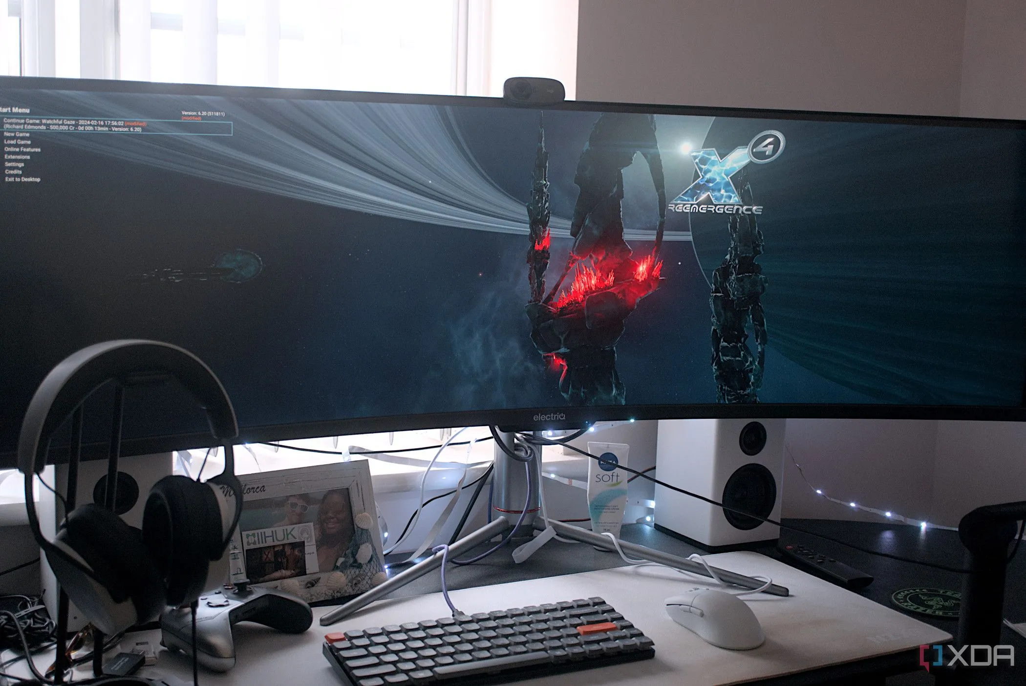 Trải nghiệm game X4: Foundations trên màn hình ultrawide 49 inch siêu rộng