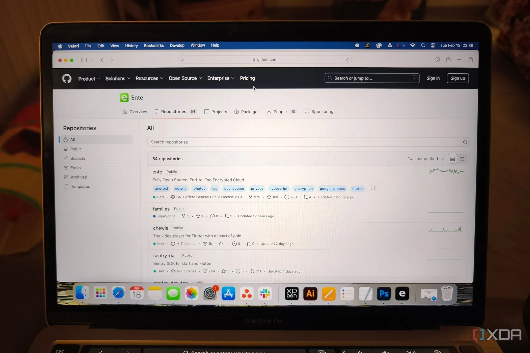 Trang GitHub chính thức của Ente Photos hiển thị mã nguồn