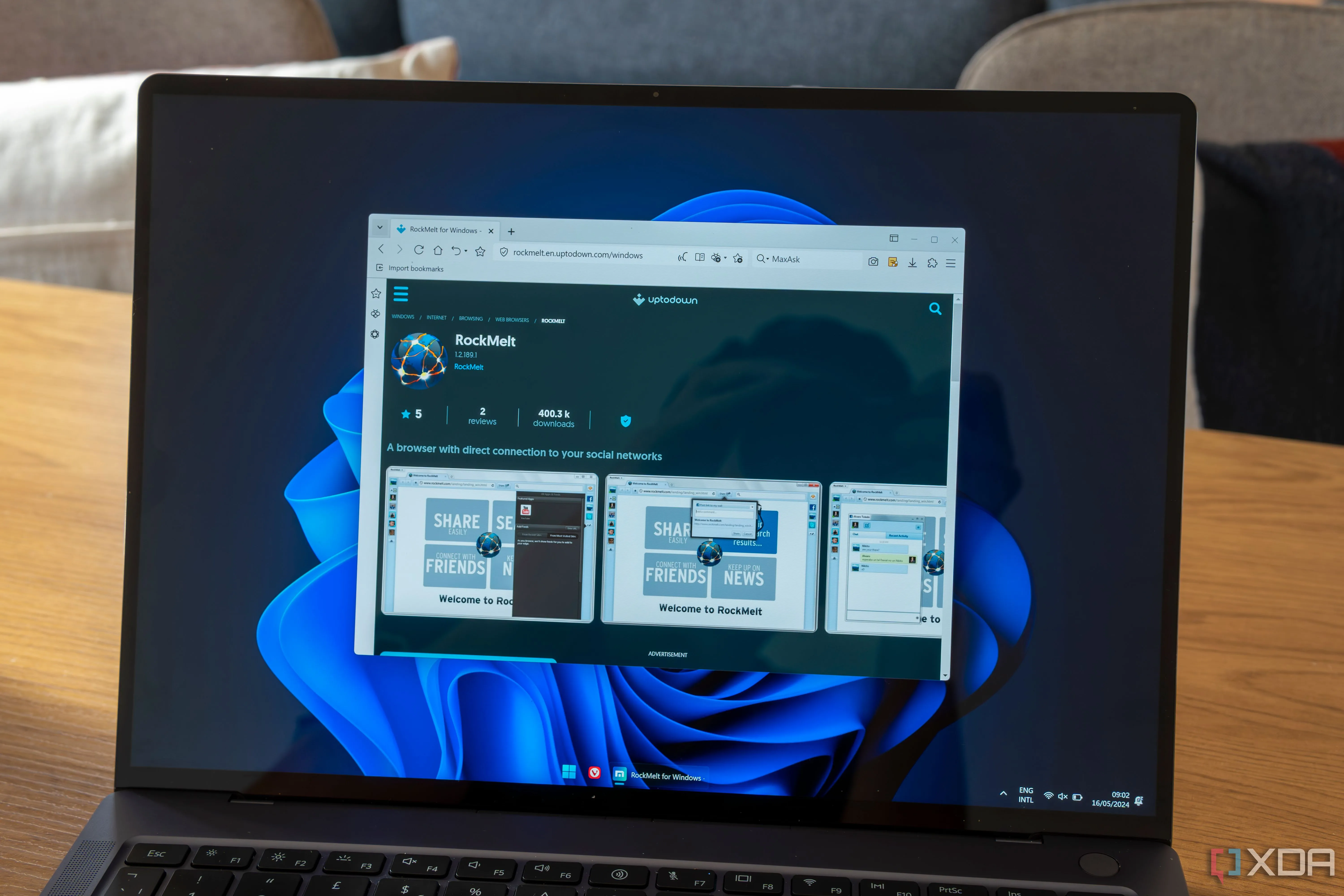 Trình duyệt Maxthon hiển thị trang tải xuống của trình duyệt Rockmelt