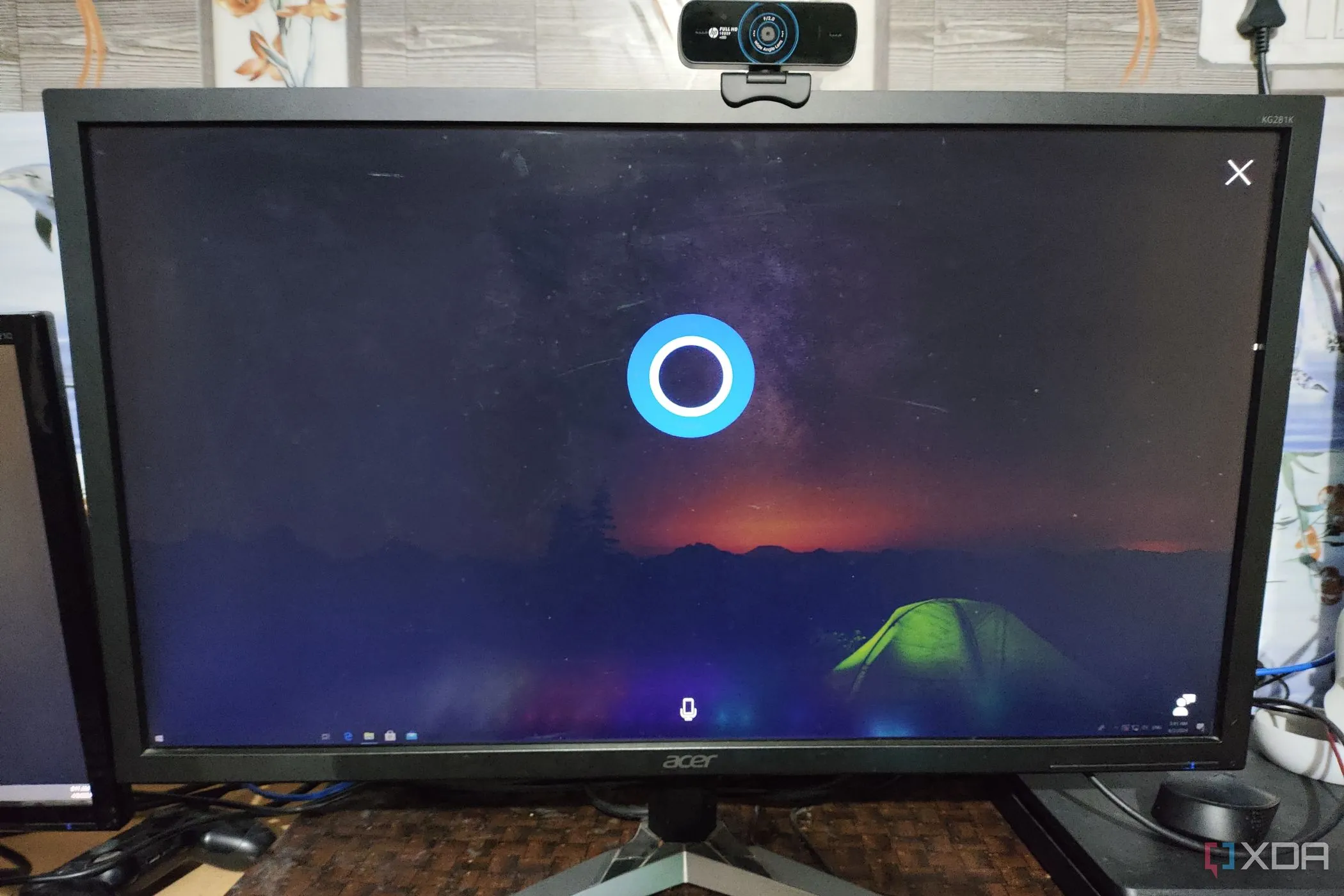 Trợ lý ảo Cortana trên thanh tác vụ của Windows 10.