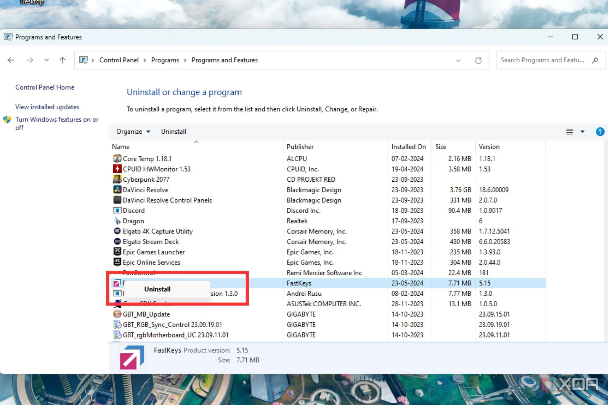 Tùy chọn &quot;Uninstall a Program&quot; (Gỡ cài đặt chương trình) được làm nổi bật trong Control Panel của Windows