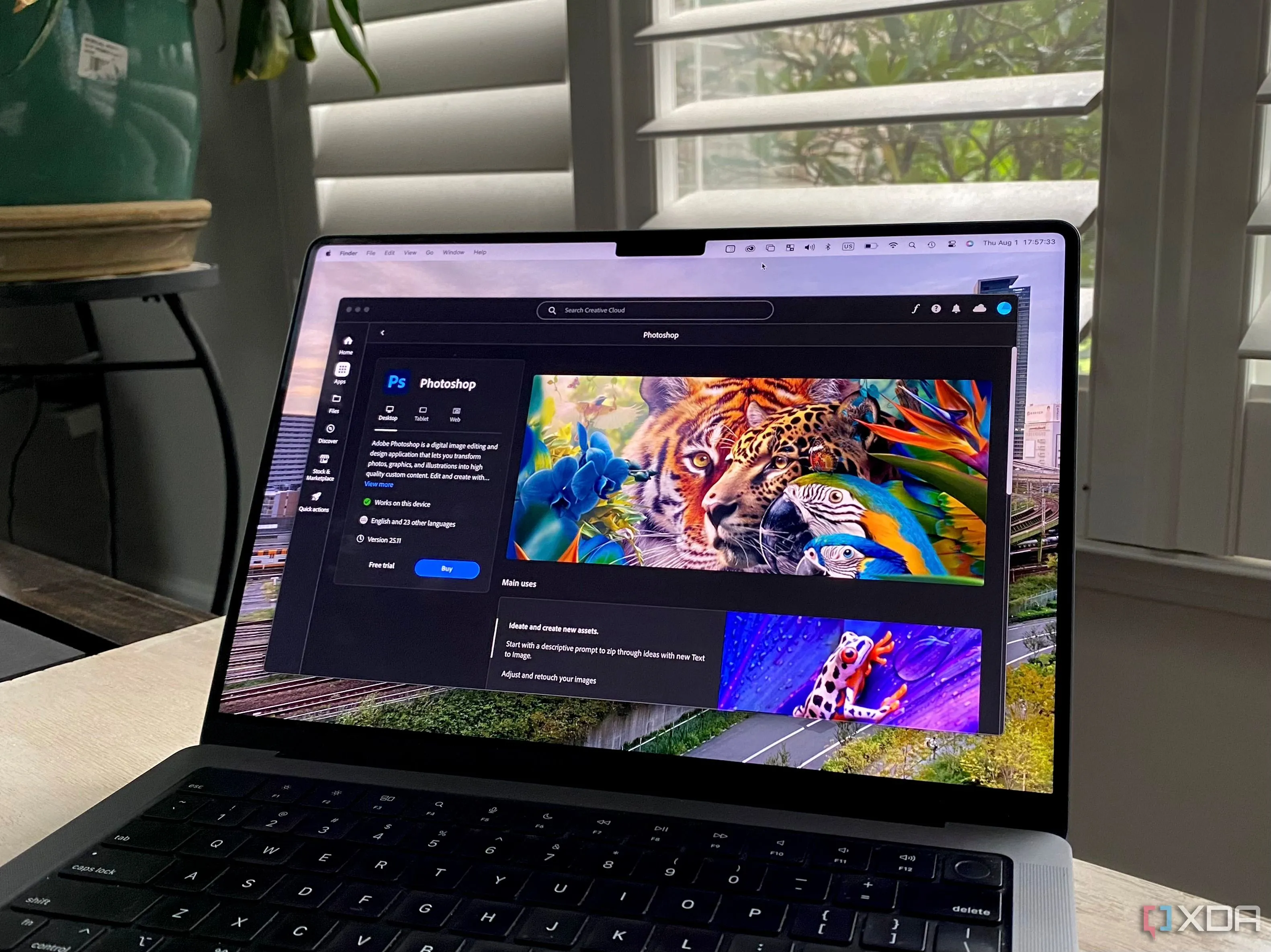 Ứng dụng Adobe Creative Cloud hiển thị Photoshop đang mở trên MacBook Pro, minh họa bộ công cụ sáng tạo mạnh mẽ được NVIDIA tặng miễn phí cho chủ sở hữu GPU RTX.